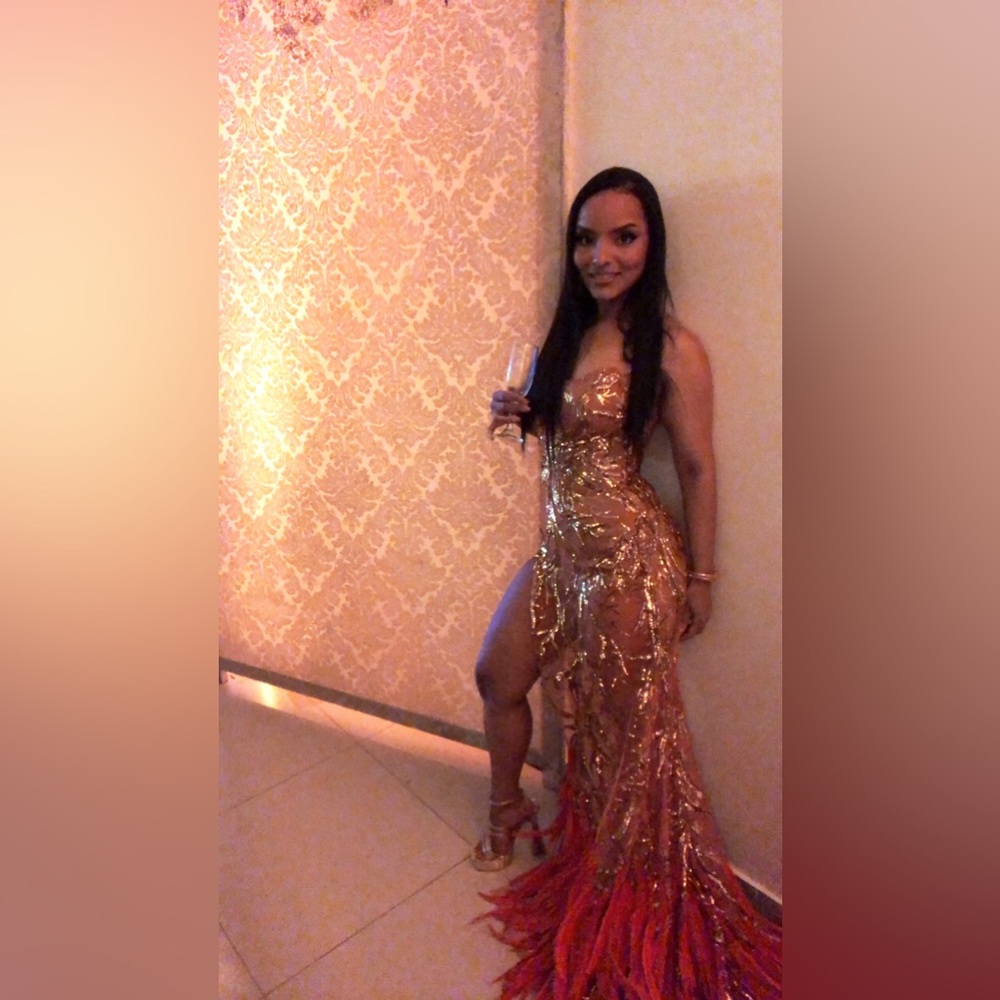 Virgilio Madinah design size S color: Orange chest: 90CM Waist: 66CM Hips 105cm